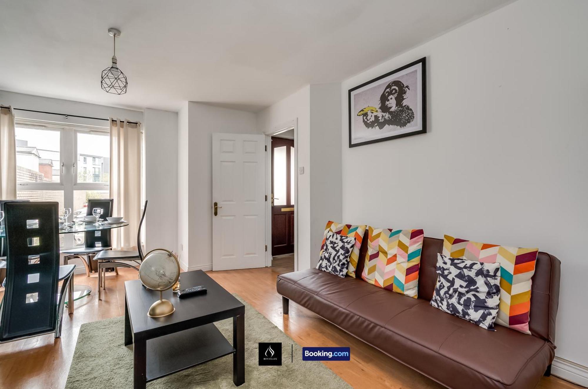 2 Bed House By Boyeilles Apartments Short Lets & Serviced Accommodation Belfast With Balcony & Free Parking Екстер'єр фото