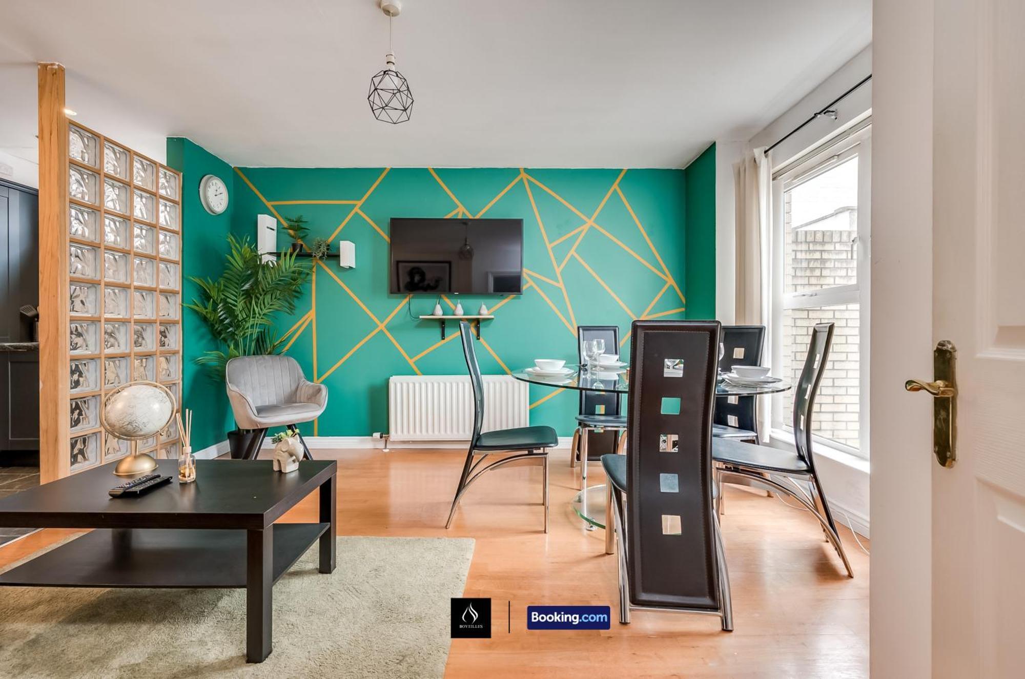 2 Bed House By Boyeilles Apartments Short Lets & Serviced Accommodation Belfast With Balcony & Free Parking Екстер'єр фото