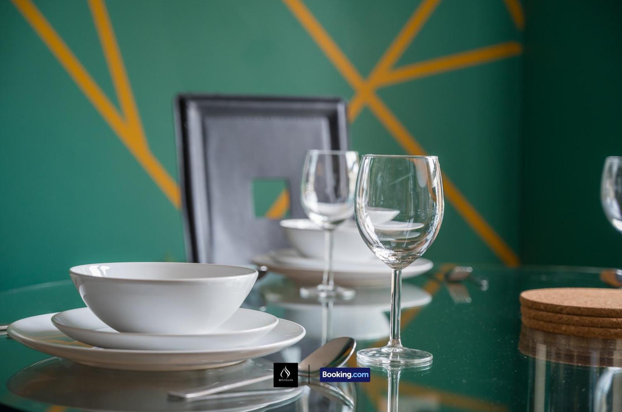 2 Bed House By Boyeilles Apartments Short Lets & Serviced Accommodation Belfast With Balcony & Free Parking Екстер'єр фото