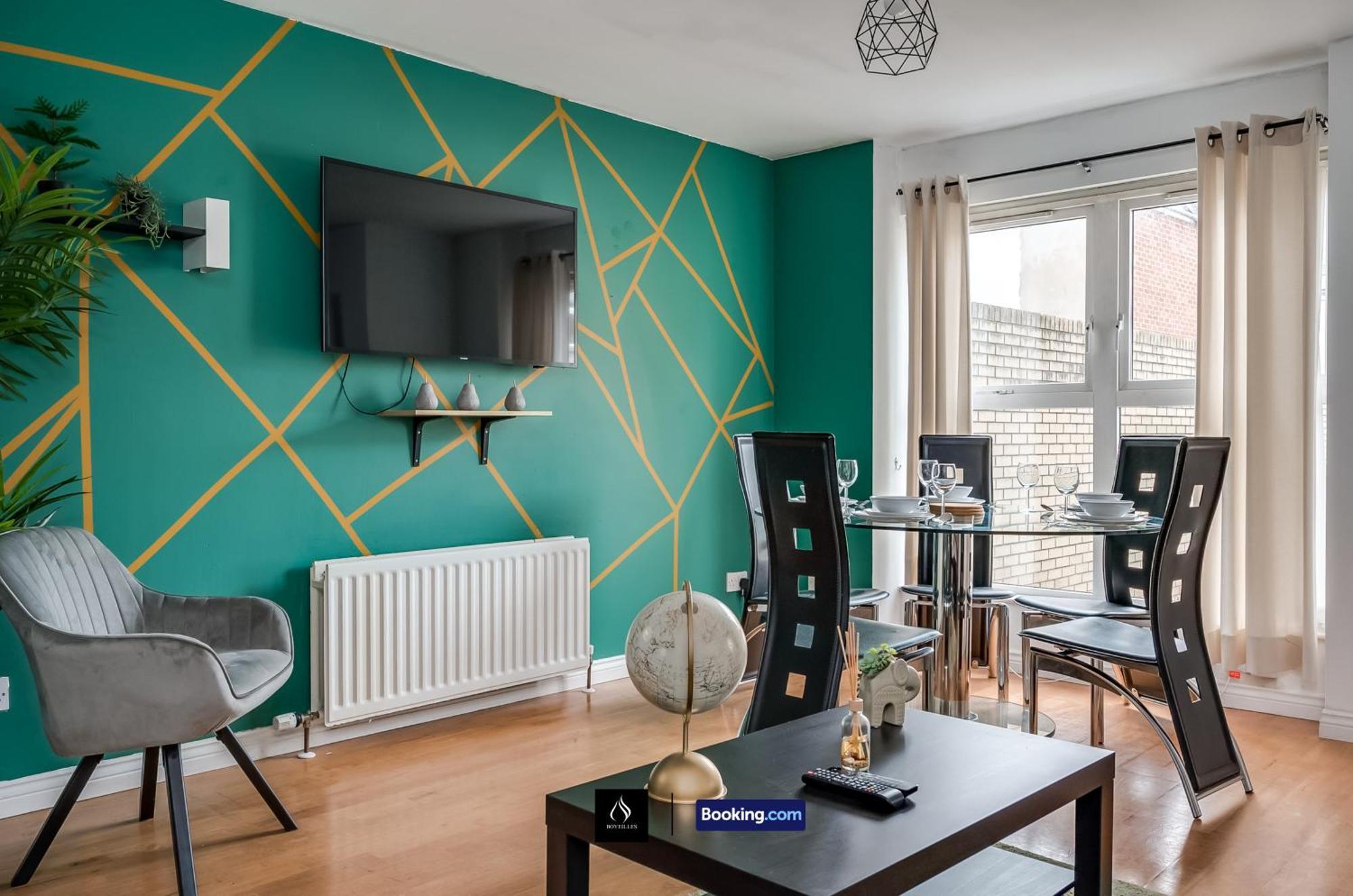 2 Bed House By Boyeilles Apartments Short Lets & Serviced Accommodation Belfast With Balcony & Free Parking Екстер'єр фото