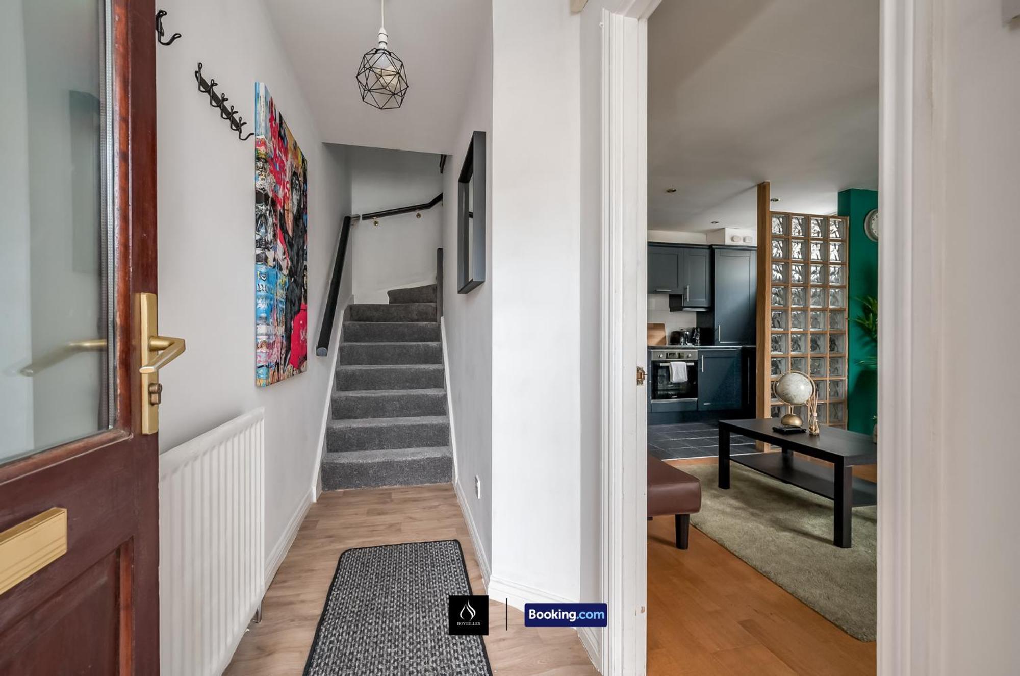 2 Bed House By Boyeilles Apartments Short Lets & Serviced Accommodation Belfast With Balcony & Free Parking Екстер'єр фото