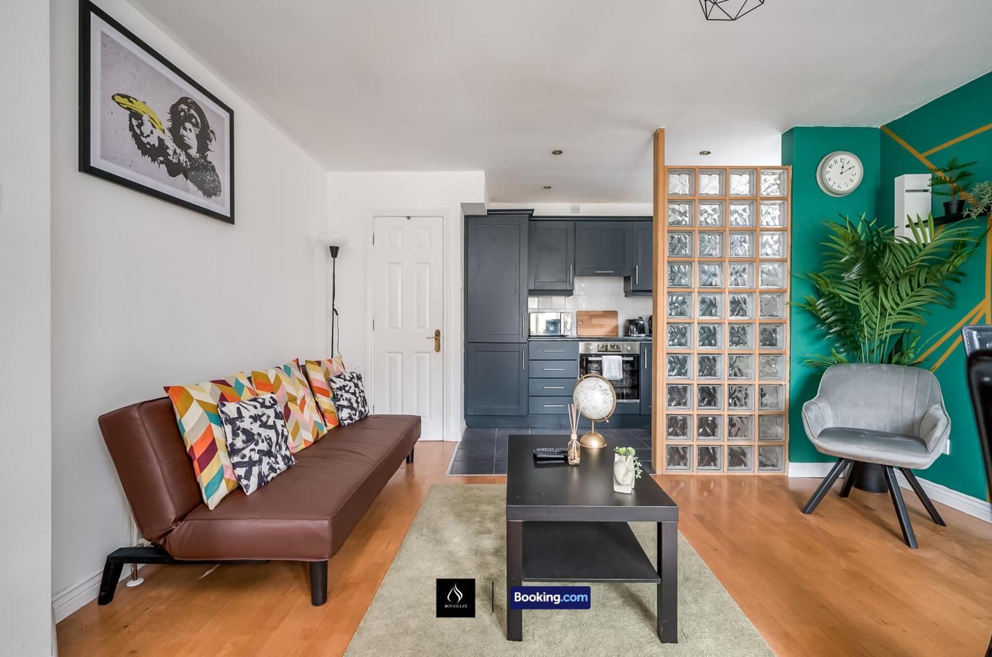 2 Bed House By Boyeilles Apartments Short Lets & Serviced Accommodation Belfast With Balcony & Free Parking Екстер'єр фото