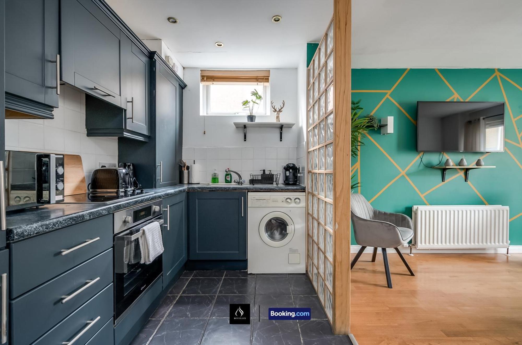 2 Bed House By Boyeilles Apartments Short Lets & Serviced Accommodation Belfast With Balcony & Free Parking Екстер'єр фото