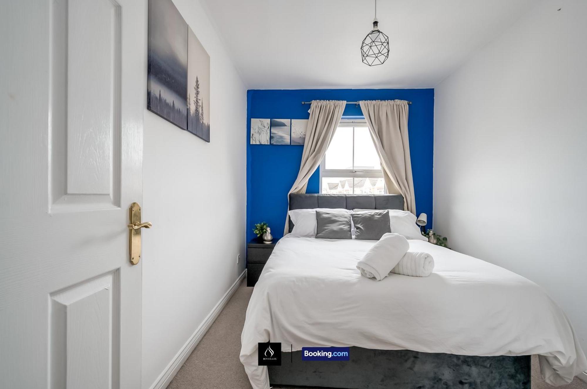 2 Bed House By Boyeilles Apartments Short Lets & Serviced Accommodation Belfast With Balcony & Free Parking Екстер'єр фото