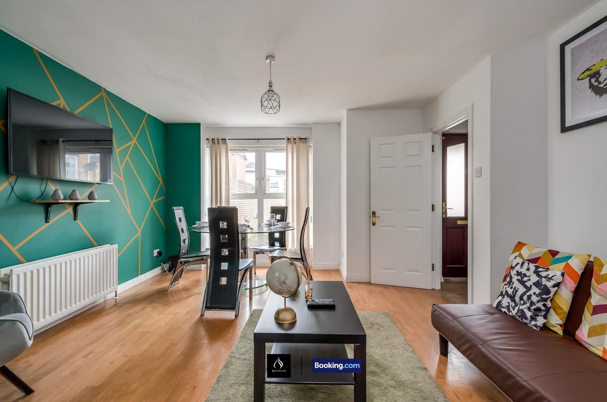 2 Bed House By Boyeilles Apartments Short Lets & Serviced Accommodation Belfast With Balcony & Free Parking Екстер'єр фото