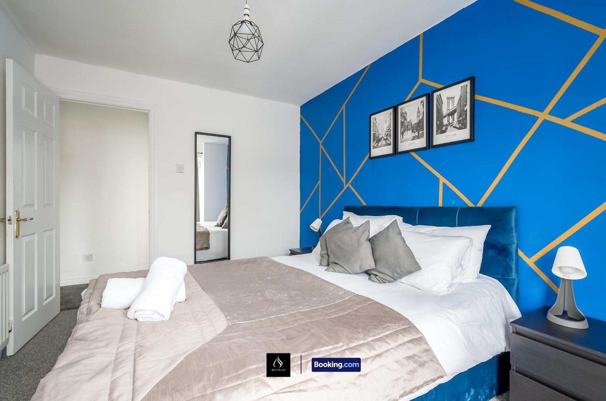 2 Bed House By Boyeilles Apartments Short Lets & Serviced Accommodation Belfast With Balcony & Free Parking Екстер'єр фото