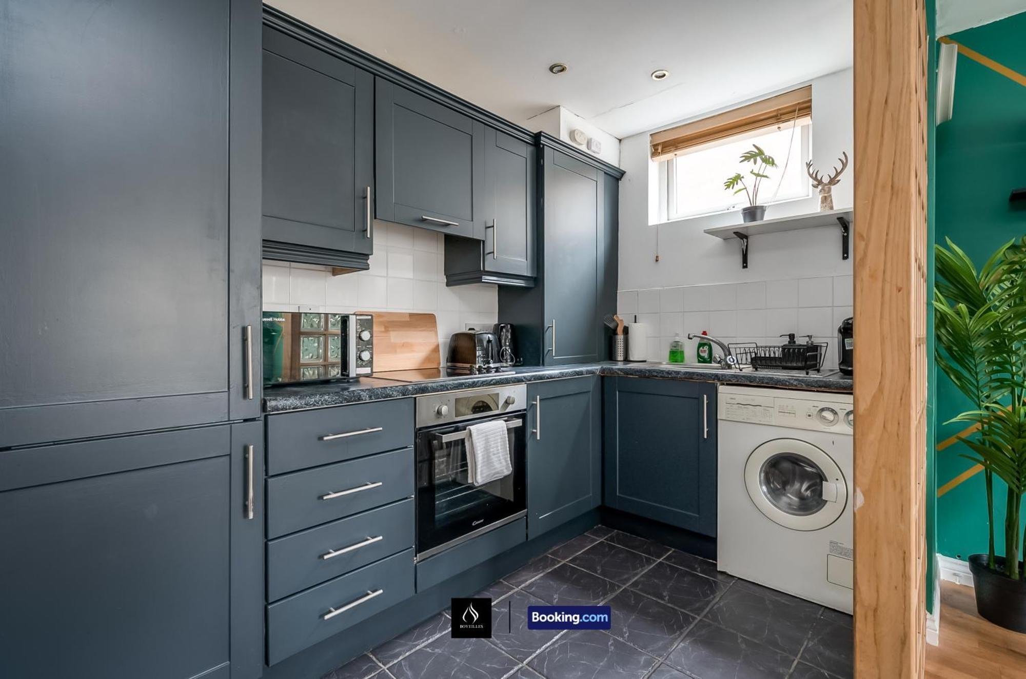 2 Bed House By Boyeilles Apartments Short Lets & Serviced Accommodation Belfast With Balcony & Free Parking Екстер'єр фото
