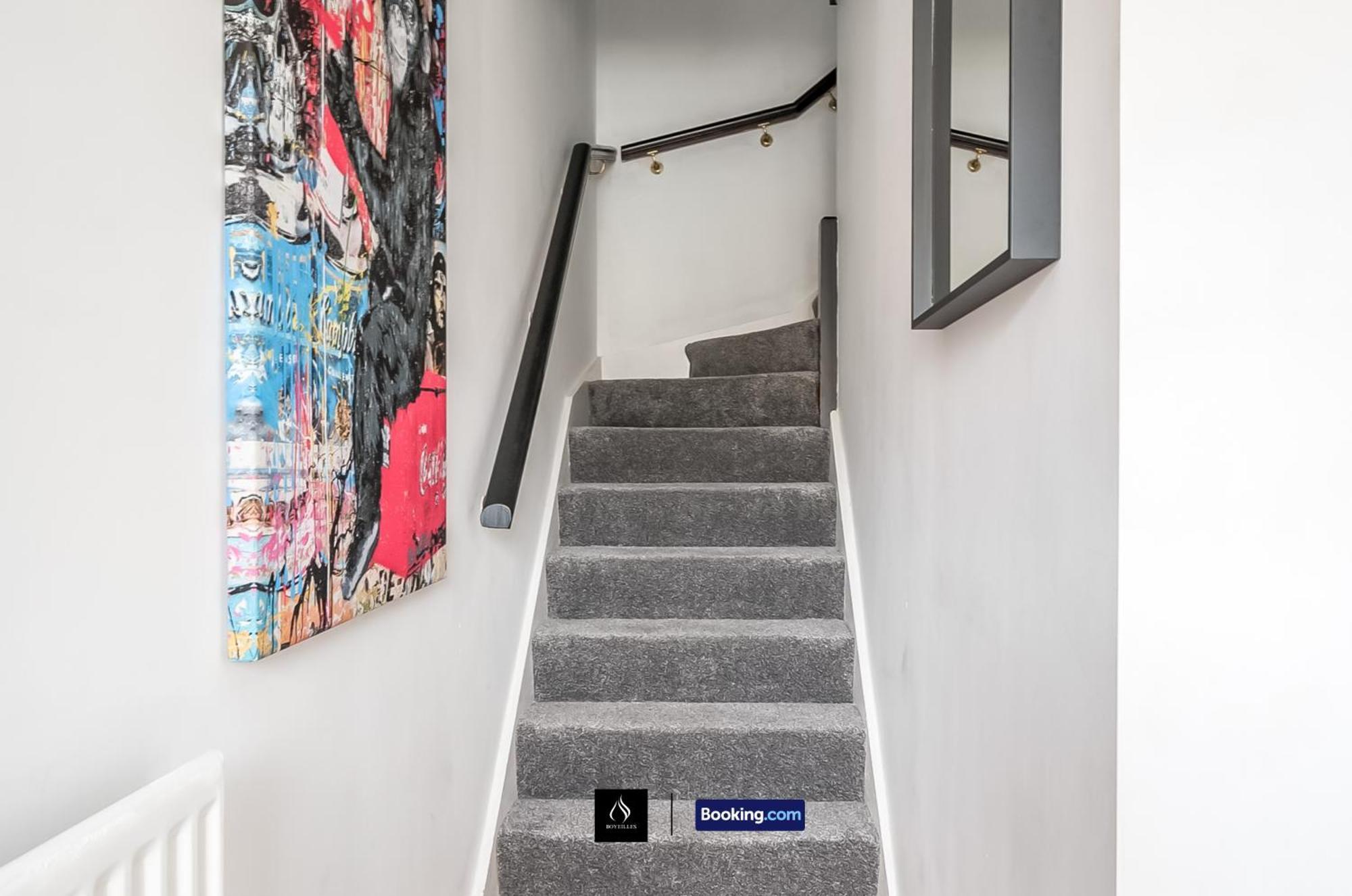 2 Bed House By Boyeilles Apartments Short Lets & Serviced Accommodation Belfast With Balcony & Free Parking Екстер'єр фото