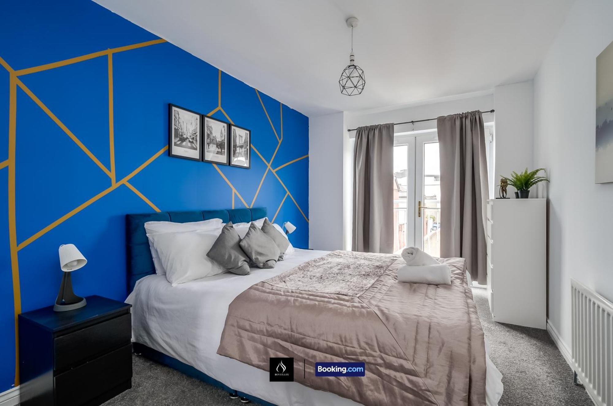 2 Bed House By Boyeilles Apartments Short Lets & Serviced Accommodation Belfast With Balcony & Free Parking Екстер'єр фото