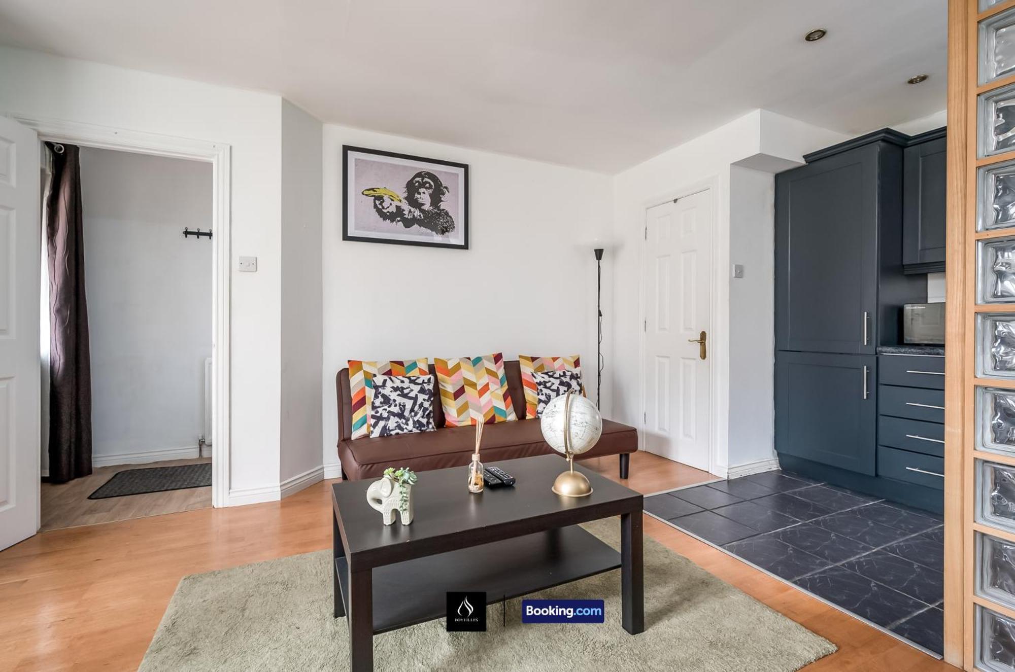 2 Bed House By Boyeilles Apartments Short Lets & Serviced Accommodation Belfast With Balcony & Free Parking Екстер'єр фото